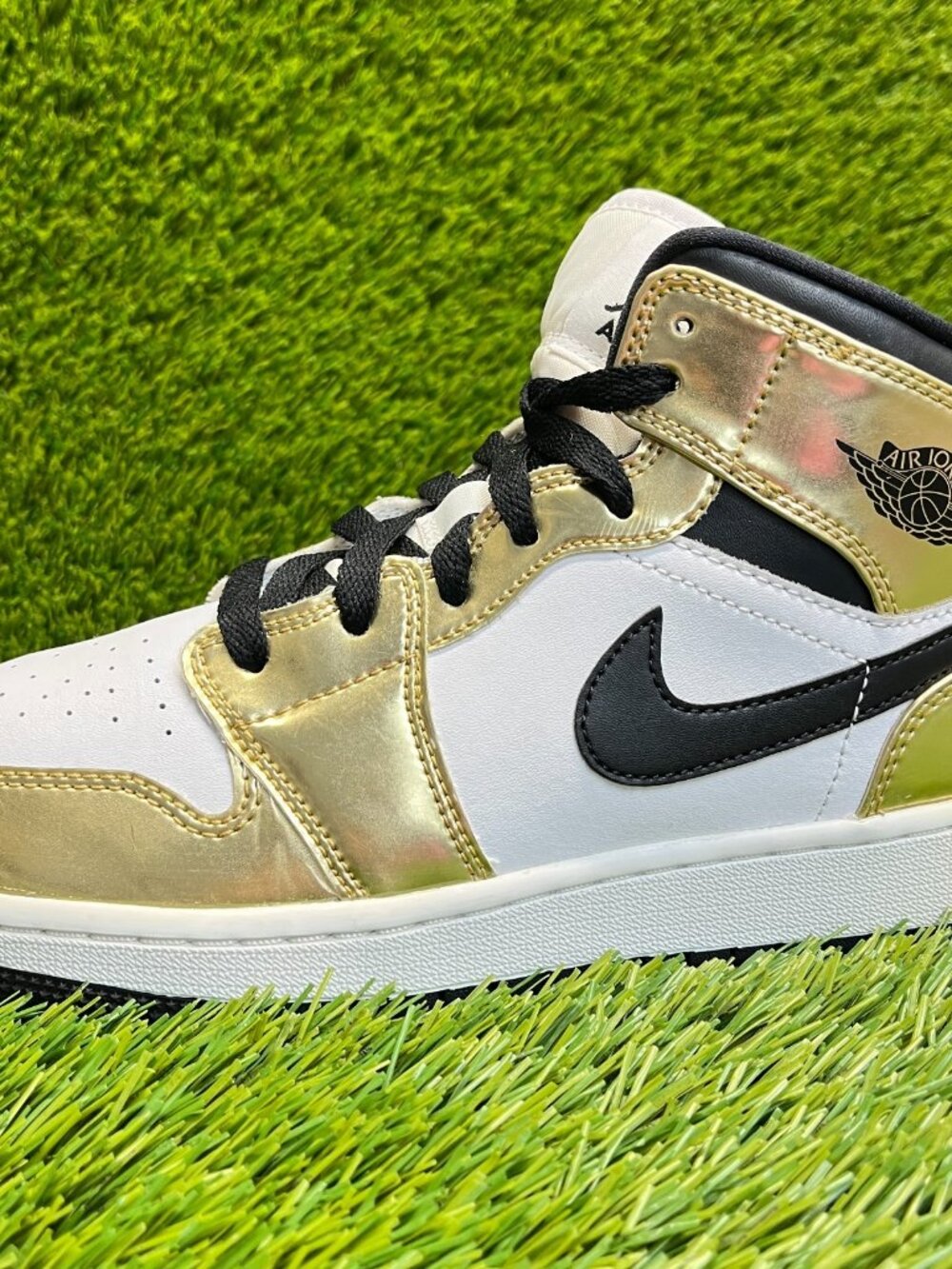 Nike Air Jordan 1 Mid SE Boys Size 7Y Gold White Black Athletic Shoes Sneakers‎ - Picture 6 of 13